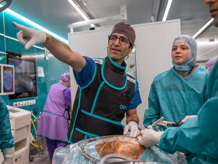 Prof. Mazda Farshad pointing on a screen of an arthroscopic tower during the last courses in the OR-X.