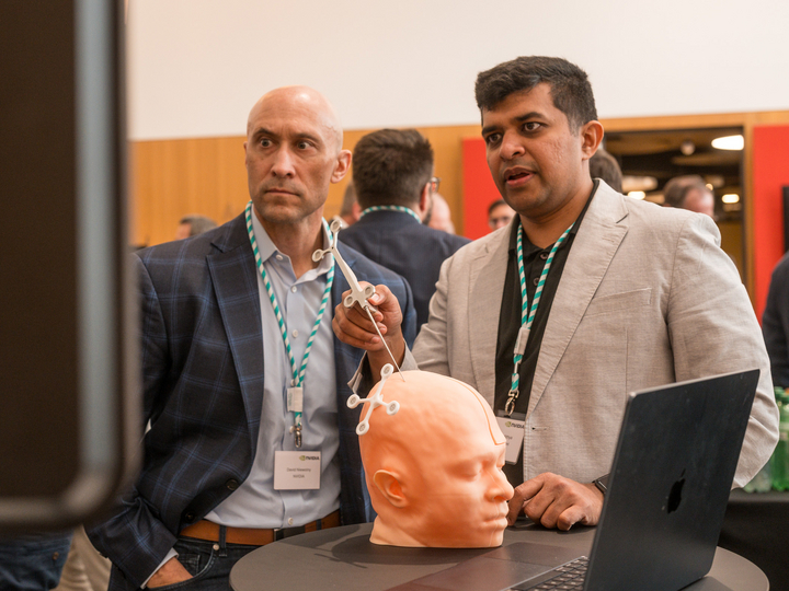 Two participants conducting a navigation simulation on a skull model in the Balgrist foyer