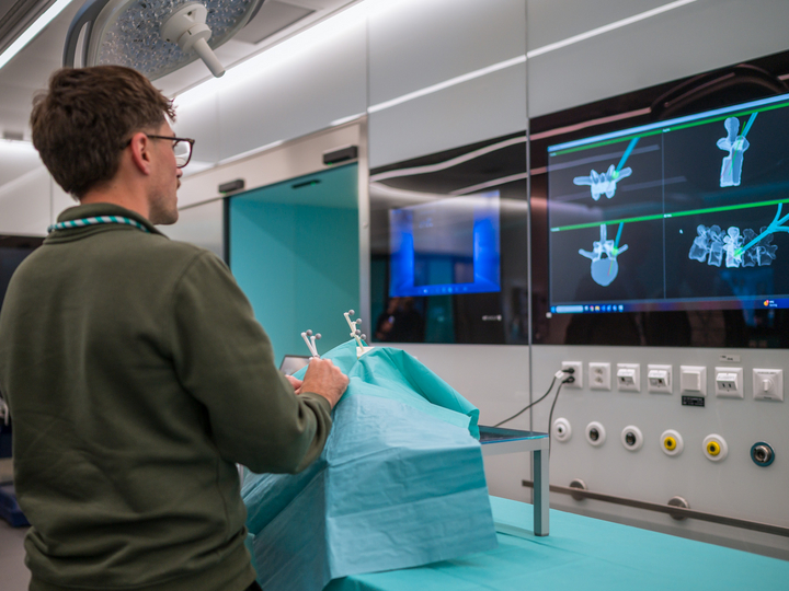 An engineers from X23D demonstrating his AI based navigation technology in the OR-X on a mini C-arm.