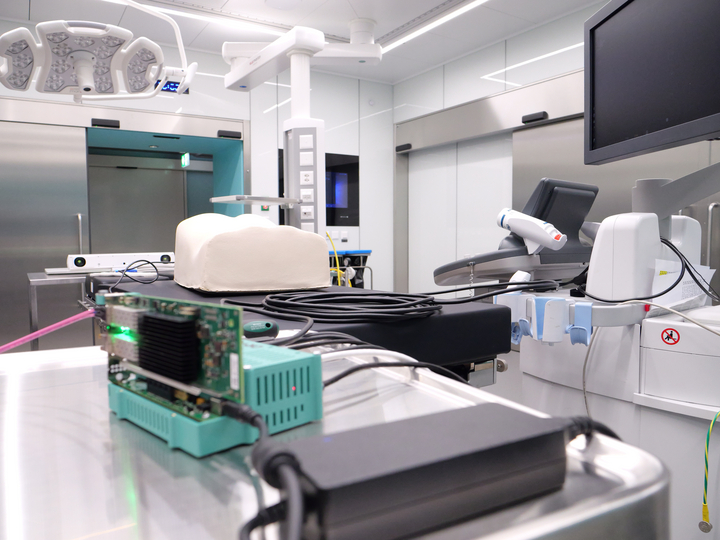 Set-up in the OR-X for the third milestone of the ORD project with the newly developed data hub and the KUKA robot in the background.